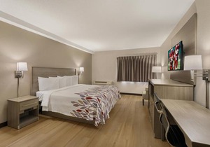 Red Roof Inn & Suites Middletown Ri