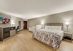 Red Roof Inn & Suites Middletown, RI