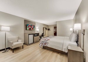 Red Roof Inn & Suites Middletown, RI