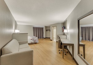 Red Roof Inn & Suites Middletown, RI