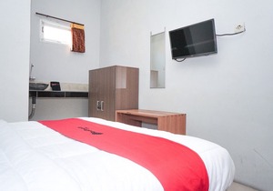 RedDoorz Near Juanda International Airport 2
