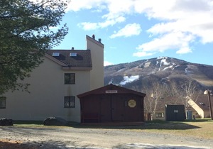 Redecorated! Great Location at Mount Snow, Free Shuttle, Pool/Hot Tub