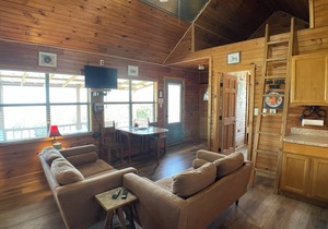 Relaxing Getaway at The Rocky Top Cabin, Pet Friendly