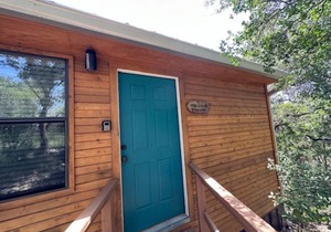 Relaxing Getaway at The Woods Cabin, Pet Friendly