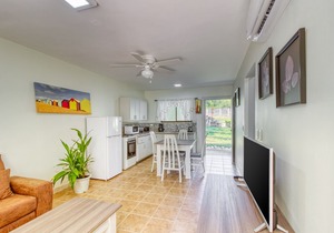 Relaxing, ground-floor apartment w/ a shared pool & pool spa in Playa del Coco