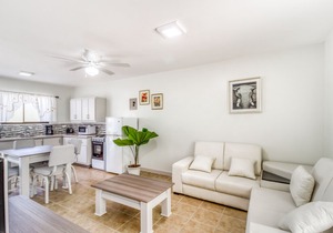 Relaxing, ground-floor apartment w/ a shared pool & pool spa in Playa del Coco