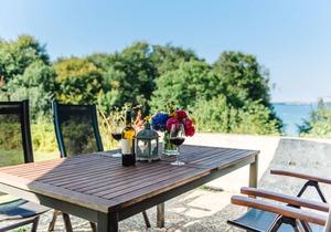 Relaxing vacation with sea views, sauna & fireplace right on the Flensburg Fjord