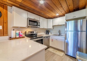 Remodeled 2 Bedroom View Condo Next to the Village at Mammoth!
