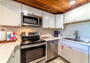Remodeled 2 Bedroom View Condo Next to the Village at Mammoth!