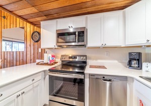 Remodeled 2 Bedroom View Condo Next to the Village at Mammoth!