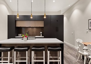 Remodeled Aspen Gem! 1 Block to Aspen Mtn, Balcony with Views, Wood FP, W/D, Parking & Walk to Town