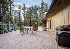 Remodeled Beautiful Cabin, Gas Grill. Near The Village & Trails, Complex Pool
