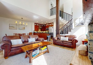 Remodeled & Beautiful. Hot Tub, Gas Grill. Quiet Location, Near Biking Trails