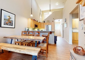 Remodeled & Bright, On the Golf Course. Gas Grill & Laundry, Pool On-site