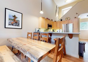 Remodeled & Bright, On the Golf Course. Gas Grill & Laundry, Pool On-site