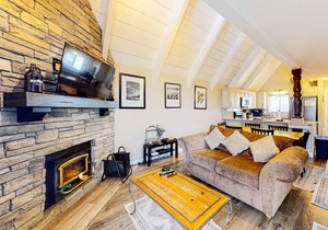 Remodeled condo with balcony & fireplace - walk to Village gondola