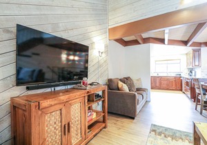 Remodeled, Spacious, Gas Grill & Laundry. Near Golf Course, Pool On-site