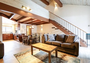 Remodeled, Spacious, Gas Grill & Laundry. Near Golf Course, Pool On-site