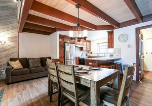 Remodeled, Spacious, Gas Grill & Laundry. Near Golf Course, Pool On-site