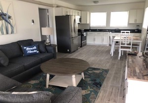 RENOVATED! Condo 1 block from the beach