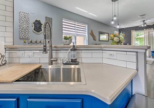 Renovated Kissimmee Townhome: 5 Mi to Disney!