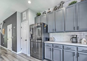 Renovated Kissimmee Townhome: 5 Mi to Disney!