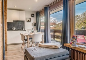 Renovated Studio for 4 at the Foot of the Slopes with Balcony and Premium Amenities