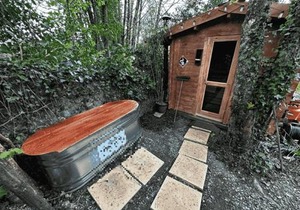 Retro Lodge nr Dartoor with hot tub & opt sauna