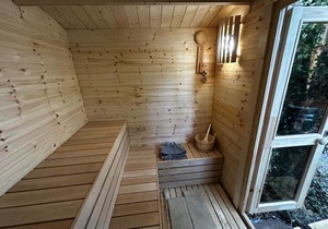Retro Lodge nr Dartoor with hot tub & opt sauna