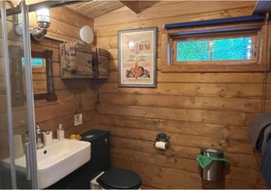 Retro Lodge nr Dartoor with hot tub & opt sauna