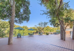 Right on the Comal and across from Schlitterbahn! Pool and river access!