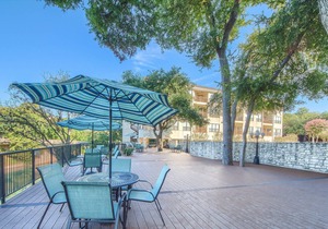 Right on the Comal and across from Schlitterbahn! Pool and river access!