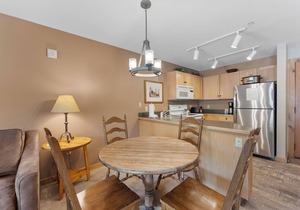 River Run Condo, Mountain Views, Short Walk to Lifts/Shops/Dining