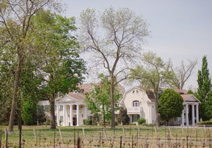 Riverbend Inn and Vineyard