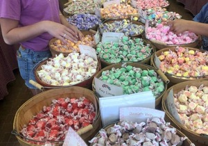 Riverfront 1 bedroom Cabin 4. Dine, Swim, Adventure!!!