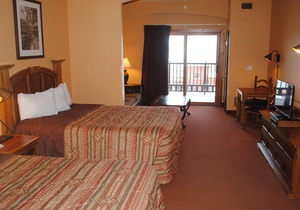 RIVERFRONT.JACUZZI tub!!.FREE Noah's Ark WATER PARK access for SUMMER!!