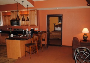 RIVERFRONT.JACUZZI tub!!.FREE Noah's Ark WATER PARK access for SUMMER!!