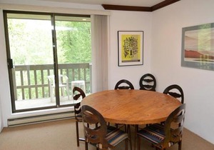 Riverview Unit 8, All the Essentials Riverside Condo with Access to Pool & Hot Tub