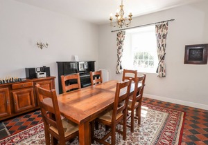 ROBIN COTTAGE, pet friendly, with open fire in Troutbeck