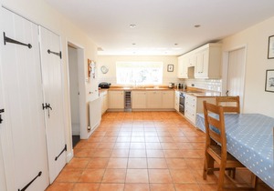 ROBIN COTTAGE, pet friendly, with open fire in Troutbeck