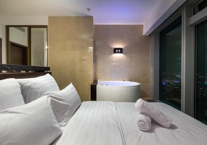 Rockmond 48 Junior Suite 10