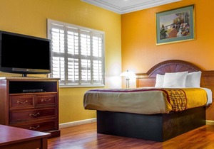 Rodeway Inn & Suites