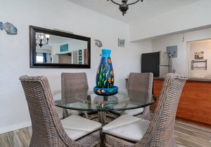 Romantic Getaway! Book Now! Amazing Views & Perfect for 2! Close to Pools