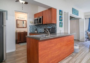 Romantic Getaway! Book Now! Amazing Views & Perfect for 2! Close to Pools