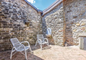 Romantic home in Comano (MS) with sauna
