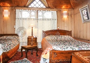Room in a houseboat on Nigeen Lake, Srinagar, by GuestHouser 24143