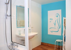 ROOMS, Bordeaux region, wine route, baths, cures.