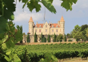 ROOMS, Bordeaux region, wine route, baths, cures.