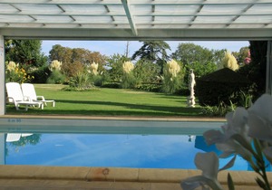 ROOMS, Bordeaux region, wine route, baths, cures.