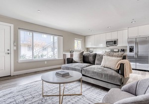 Roomy Campbell 1BR w/Gym, Pool & Hot Tub, walk to WF & TJ, by Blueground